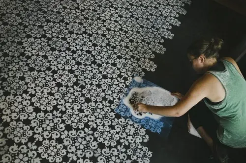 Podeaua decorata cu stencil e o podea mai fericita