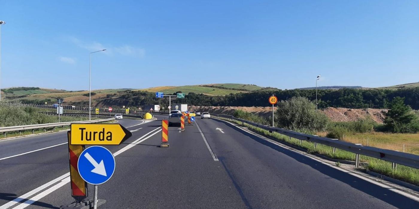 Au fost impuse restricții de circulație pe Autostrada Transilvania, pe bretele din zona nodului rutier din Gilău