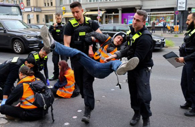 Vastă operaţiune a poliţiei germane împotriva mişcării ecologiste Ultima Generaţie, vizând şapte activişti. Marşuri de protest, în replică, la Berlin, Dresda şi Hamburg