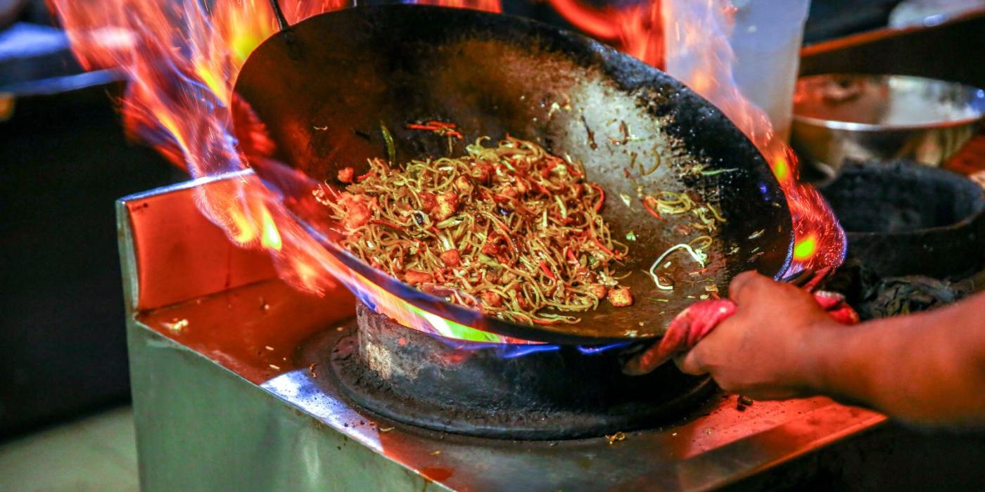 Ce echipamente nu trebuie sa lipseasca din bucatariile profesionale cu specific asiatic?