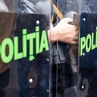 Polițiștii fac scandal la Guvern, nu acceptă tăieri de salarii și majorarea vârstei de pensionare: „Bolojan este un monstru care vrea doar să pună taxe. Este o ticăloșie ce face!”