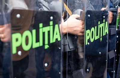 Polițiștii fac scandal la Guvern, nu acceptă tăieri de salarii și majorarea vârstei de pensionare: „Bolojan este un monstru care vrea doar să pună taxe. Este o ticăloșie ce face!”