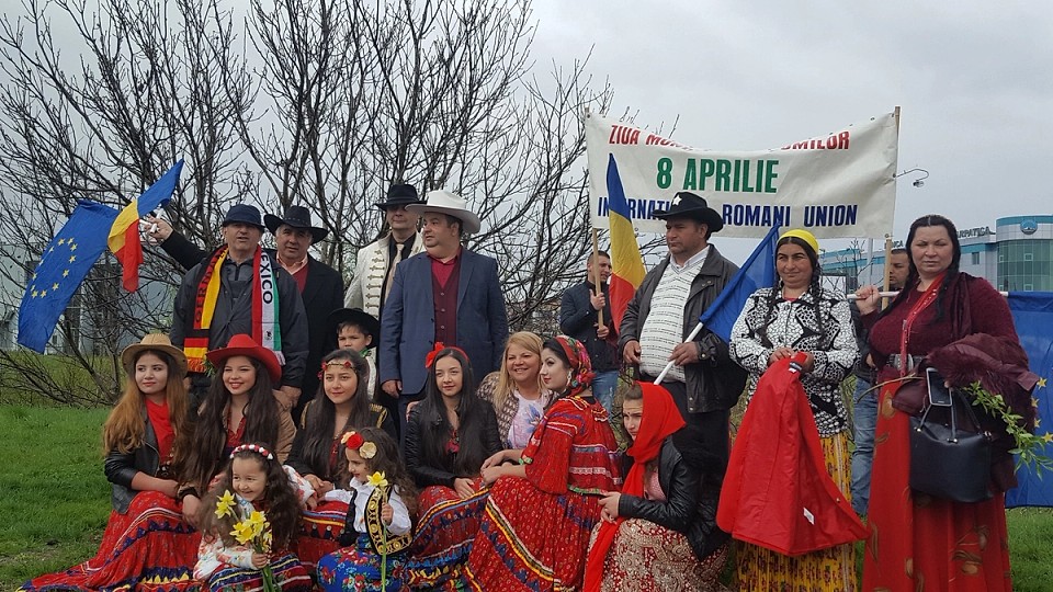 But berșa angle! (La mulți ani!):) Ziua internațională a Rromilor! (8 Aprilie)