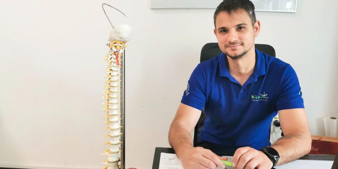 Hernia de disc. Cât de importantă este kinetoterapia și cum ajută?