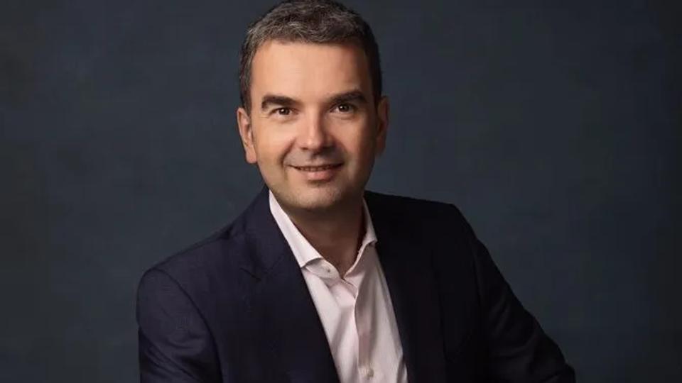 Românii pot retrage acum numerar direct din magazine și restaurante, prin dispozitivele BlueCash 50. Danubius Exim lansează o alternativă inovatoare la ATM