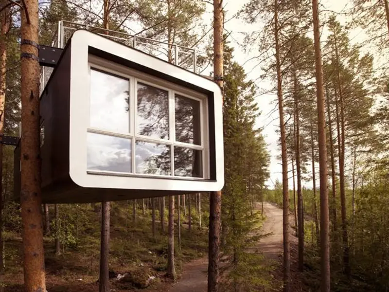 8 Idei creative pentru casute in copaci