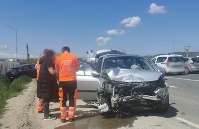 Două mașini s-au ciocnit luni după-amiaza, în apropiere de localitatea Gilău