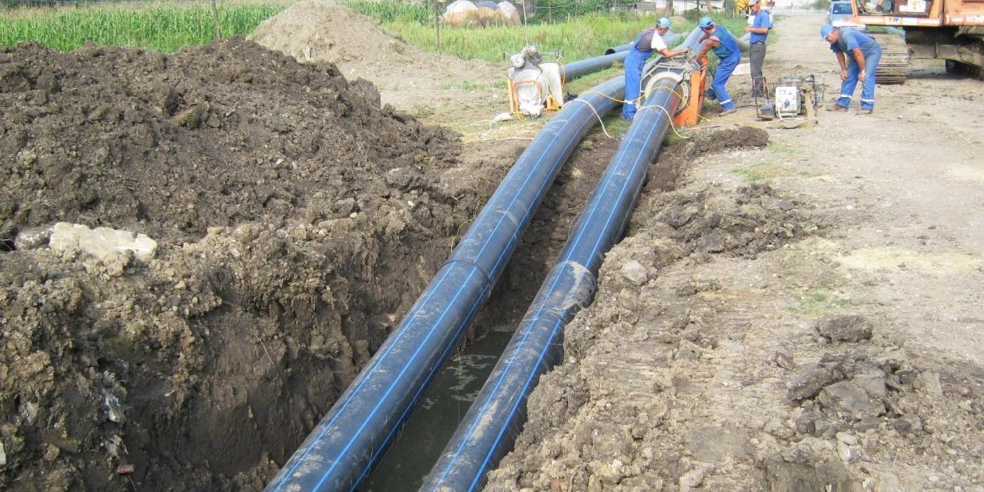 Se extinde rețeaua de alimentare cu apă potabilă în satul Fodora, comuna Așchileu. Investiția e de aproximativ 450.000 de lei