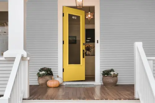 6 culori pentru ușa de la intrare care schimbă complet fațada casei