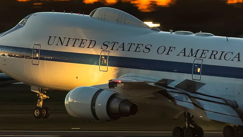 „Avionul Apocalipsei” de 300.000.000$, adus la Washington. Trump, pregătit să îl îndrepte spre Iran