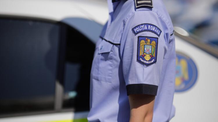Un bărbat din Cluj-Napoca, reținut după ce a lovit un polițist cu mașina
