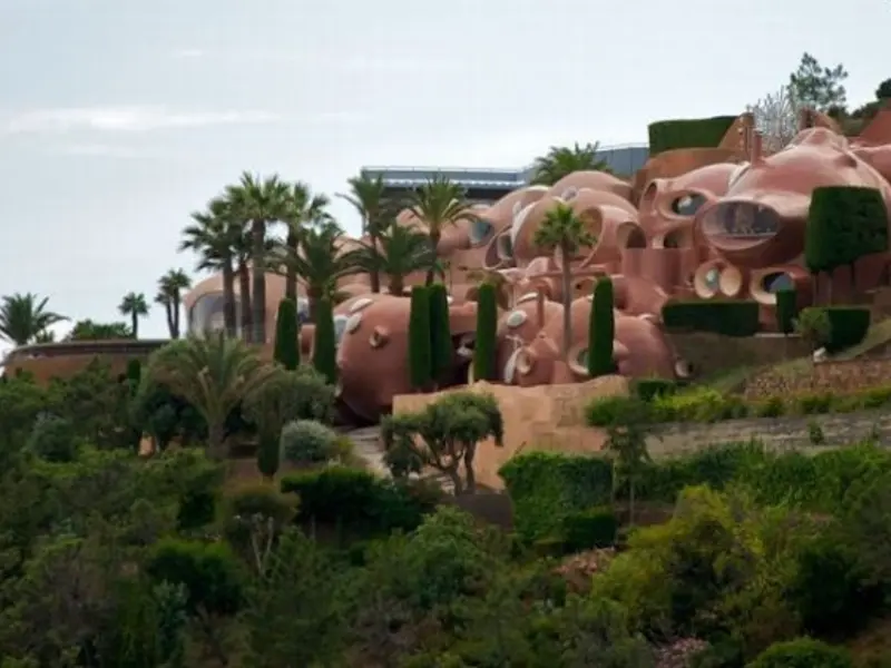“Casa cu bule” a lui Pierre Cardin, de pe Coasta de Azur