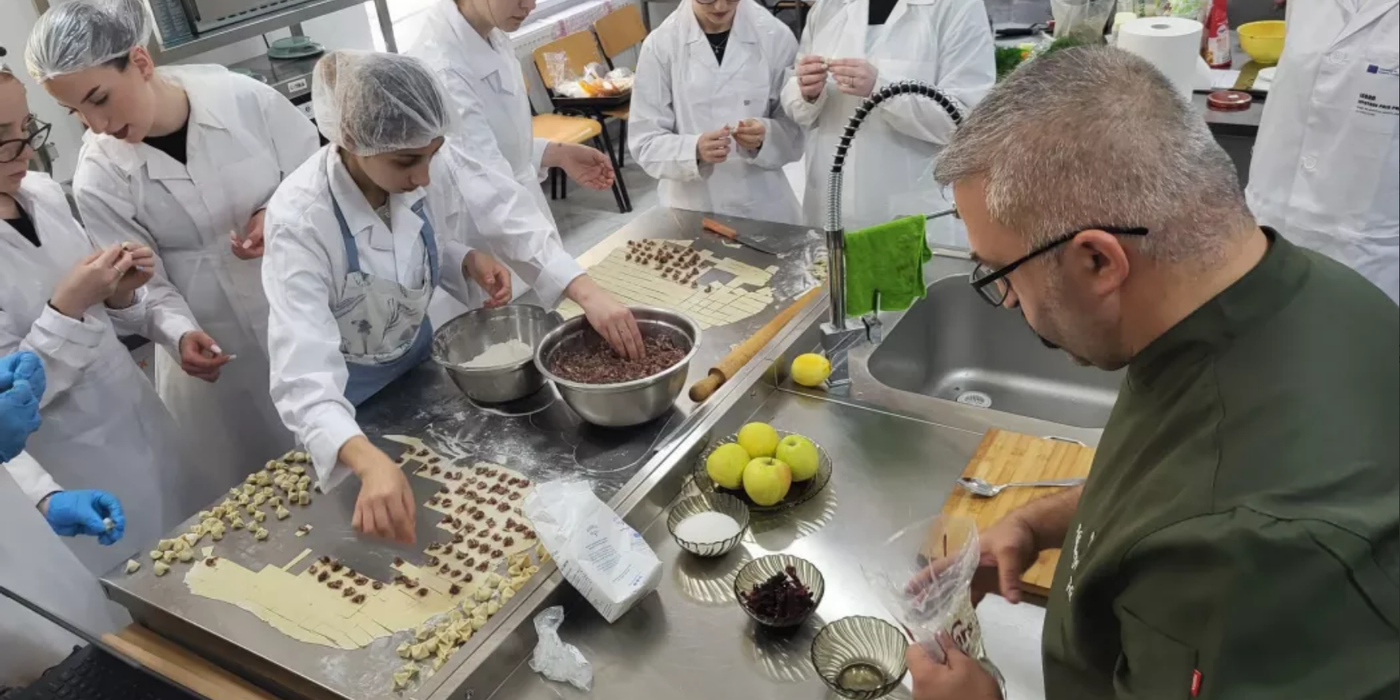 Tradiție, gust și educație: Săptămâna Bucătăriei Turcești, celebrată la Liceul „Gheorghe Miron Costin”