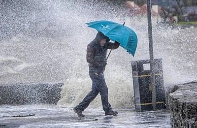 Prognoza meteo, 23 aprilie. Frig, ploi și vânt puternic în următoarele ore. Meteorologii au anunțat când se încălzește vremea