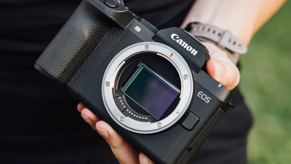 Canon EOS R8 II. Tot ce trebuie să știi despre noua cameră mirrorless full-frame