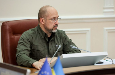 Premierul ucrainean Denîs Şmîhal arată în declaraţia de avere că câştigă de opt ori mai puţin decât soţia şi fiica sa