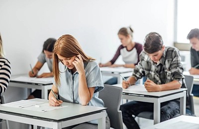 Update: Subiecte și Barem Simulare Bac 2026: a început proba la alegere a profilului. Elevii au 3 ore pentru rezolvarea subiectelor