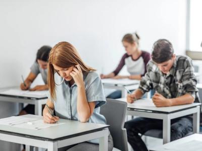 Update: Subiecte și Barem Simulare Bac 2026: a început proba la alegere a profilului. Elevii au 3 ore pentru rezolvarea subiectelor