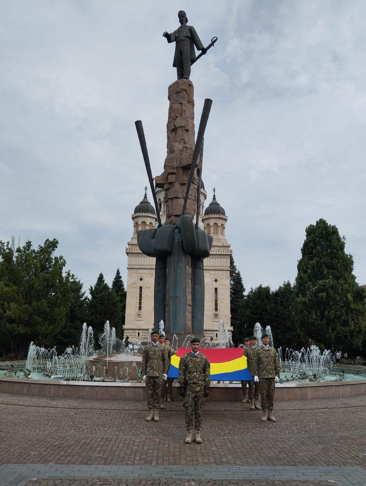 Reprezentanții CJ Cluj au participat miercuri, 26 iunie, în Piața Avram Iancu din Cluj-Napoca, la înălțarea Drapelului Național