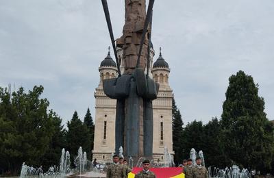 Reprezentanții CJ Cluj au participat miercuri, 26 iunie, în Piața Avram Iancu din Cluj-Napoca, la înălțarea Drapelului Național