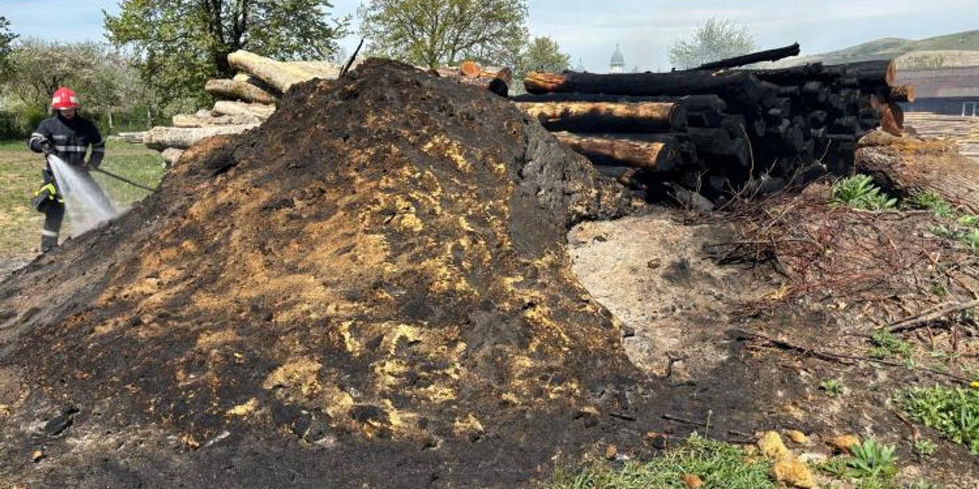Incendiu la un depozit de lemne din comuna Iara, județul Cluj