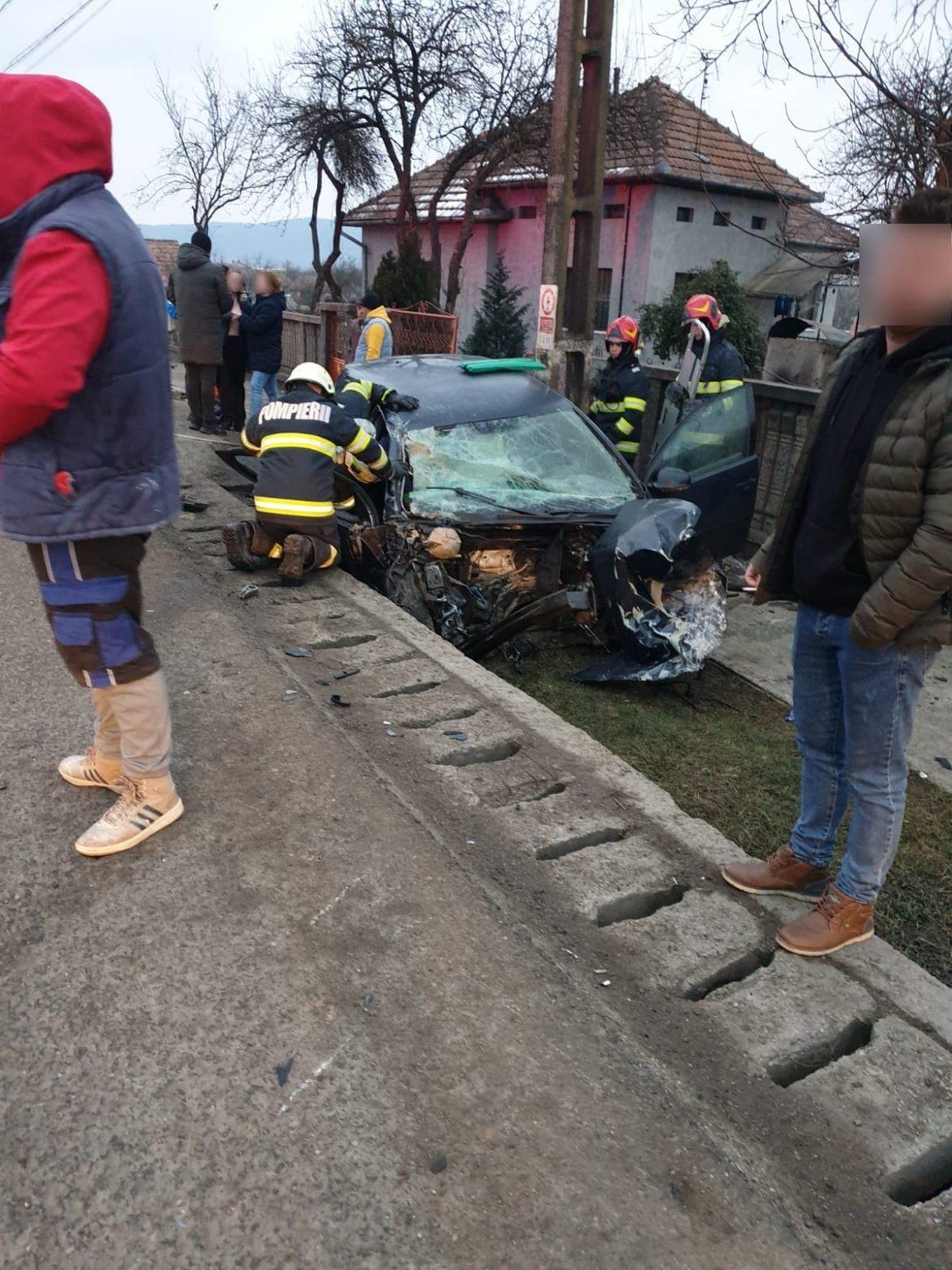 Un grav accident de circulație a avut loc marți dimineața în localitatea Răscruci