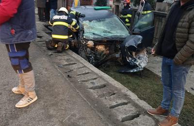 Un grav accident de circulație a avut loc marți dimineața în localitatea Răscruci