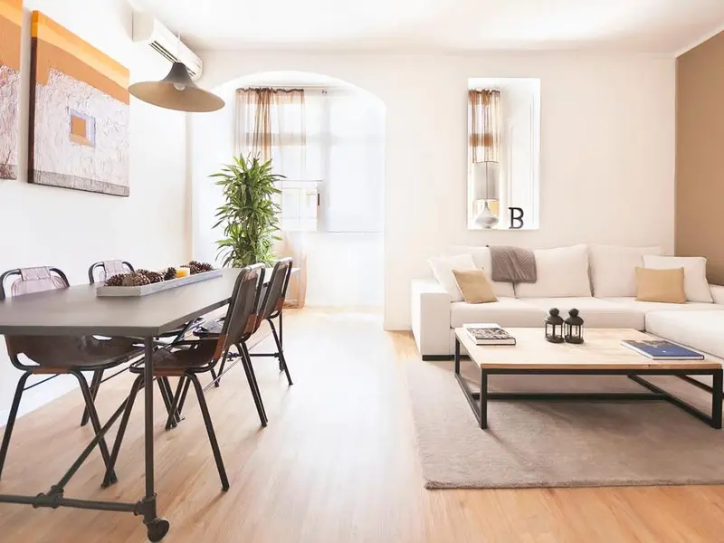 Amenajare contemporana in spatiul unei cladiri cu arhitectura veche