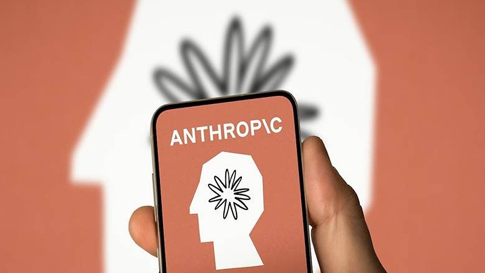 Anthropic în discuții pentru securizarea cipurilor Fractile AI din Marea Britanie și diversificarea aprovizionării