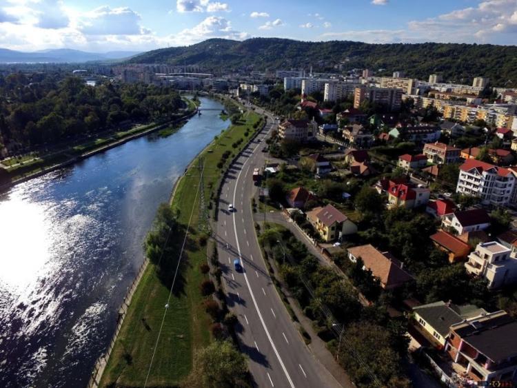 Clujenii care locuiesc în Grigorescu își fac griji pentru siguranța lor. O stație de autobuz abandonată riscă să devină punct de atracție pentru infractori
