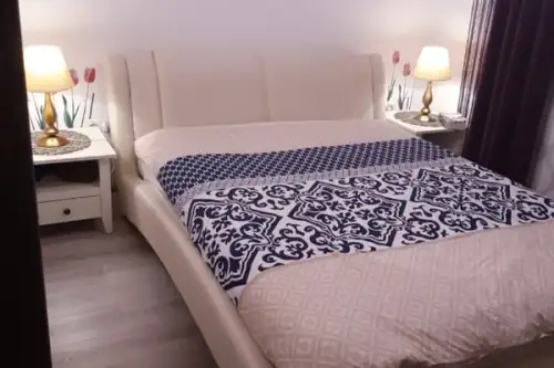 Acasa la Dragos si Olguta atmosfera relaxanta intr-un cadru luminos si modern pentru un apartament de 2 camere