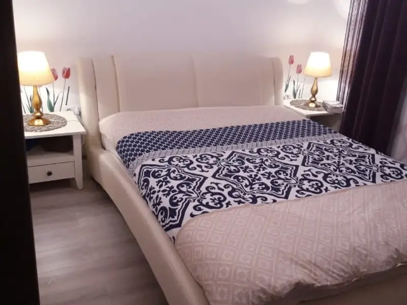 Acasa la Dragos si Olguta atmosfera relaxanta intr-un cadru luminos si modern pentru un apartament de 2 camere
