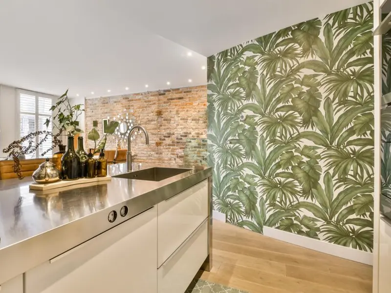 Tapet în bucătărie: O alegere îndrăzneață și plină de stil