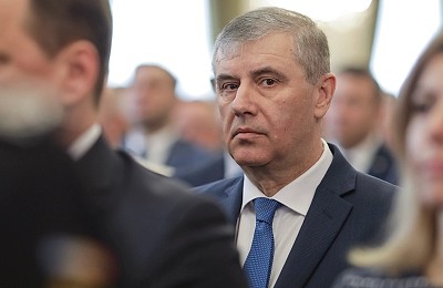 Nicușor Dan a spus că „evaluează” când a fost întrebat dacă e eficient pentru democrație ca șefii de servicii secrete să stea în funcție 20 de ani