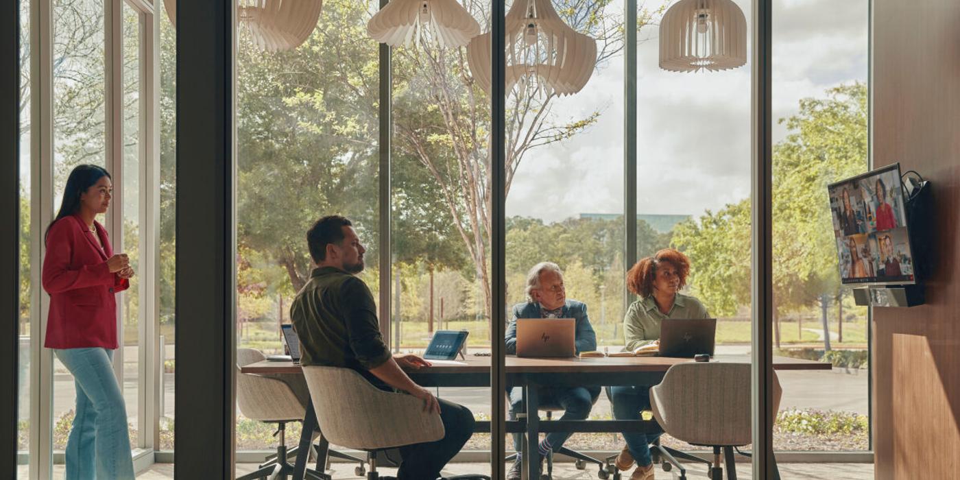 Arthur Hunt România: În domeniul IT s-ar putea observa în 2024 o limitare a creşterilor remuneraţiilor sau a recrutărilor, iar sectorul real estate şi cel bancar ar putea avea dificultăţi din cauza unui eventual ritm mai încetinit al construcţiilor civile