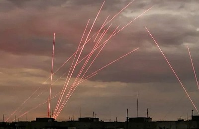 Rachetele și dronele rusești bombardează orașele ucrainene aflate departe de linia frontului, în ciuda negocierilor de pace