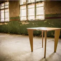 Made in Romania: Masa X, o poveste luminoasa in lemn stratificat