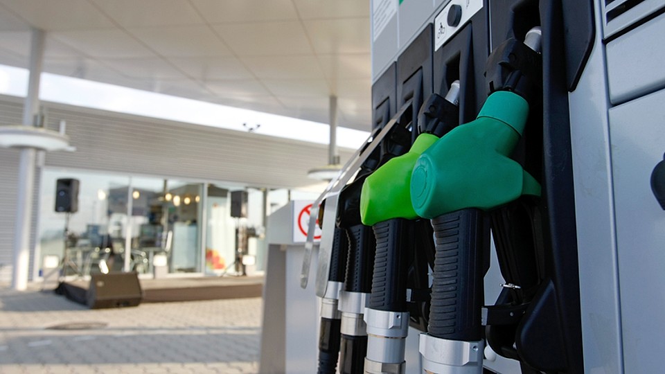 Surpriză la pompă joi dimineață. O mare rețea de benzinării a ieftinit semnificativ benzina și motorina