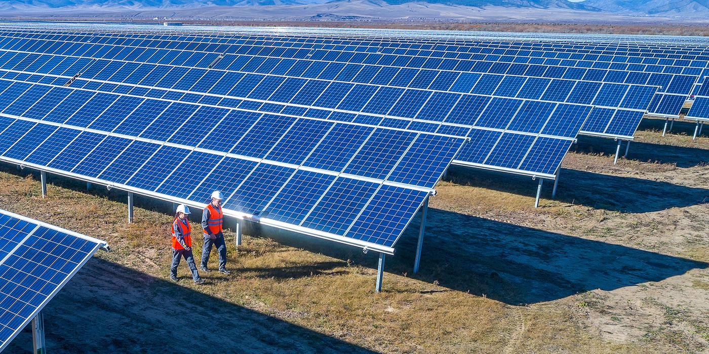 Burduja: Trebuie să încurajăm stocarea de energie electrică. Am discutat cu ministrul Mediului şi viitoarele ediţii ale programului Casa Verde vor încuraja acei beneficiari care vin şi cu o baterie lângă panourile solare