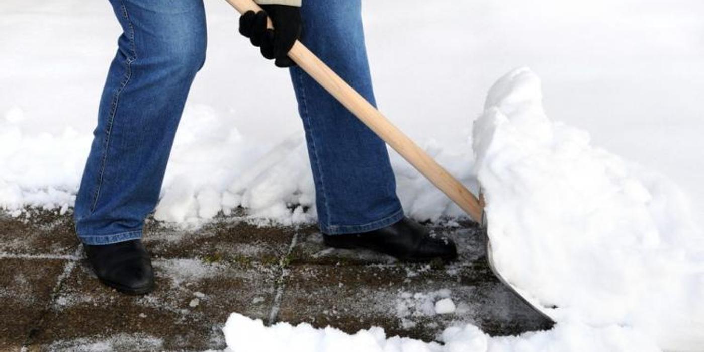 Clujenii care nu-și curăță zăpada din fața casei, riscă amenzi mari