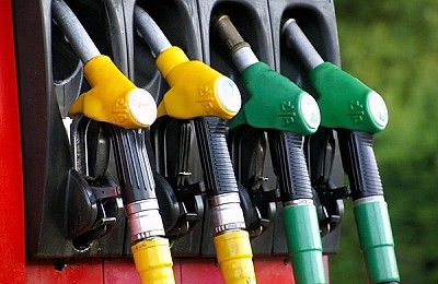 Guvernul din Austria reduce taxele pe benzină și motorină, pentru a proteja consumatorii. În România, prețul la carburanți a depășit 10 lei pentru motorina premium și benzina standard se apropie de 9 lei
