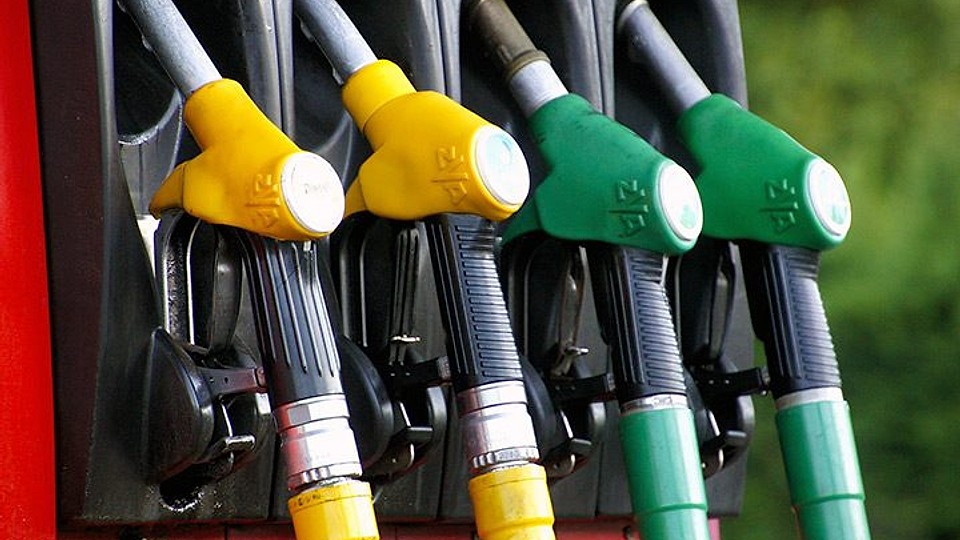 Guvernul din Austria reduce taxele pe benzină și motorină, pentru a proteja consumatorii. În România, prețul la carburanți a depășit 10 lei pentru motorina premium și benzina standard se apropie de 9 lei