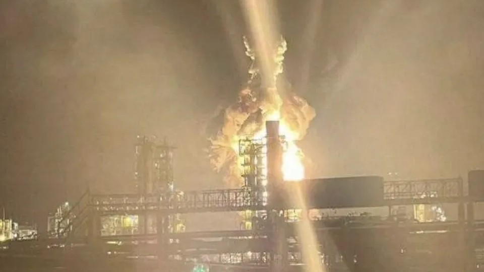 Ucrainenii au lovit peste noapte a doua cea mai mare rafinărie din Rusia