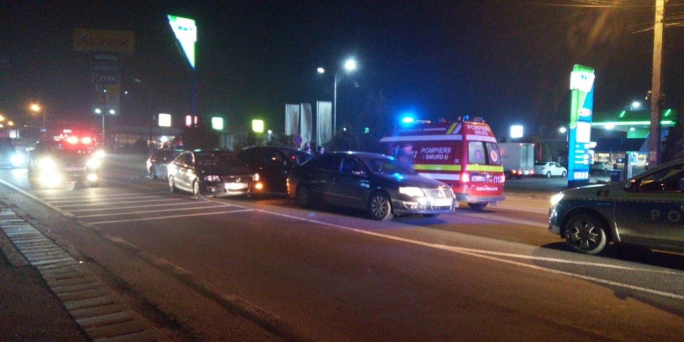 Patru mașini au fost implicate, luni dimineața, într-un accident rutier produs pe strada Vâlcele din Dej