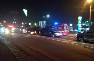 Patru mașini au fost implicate, luni dimineața, într-un accident rutier produs pe strada Vâlcele din Dej