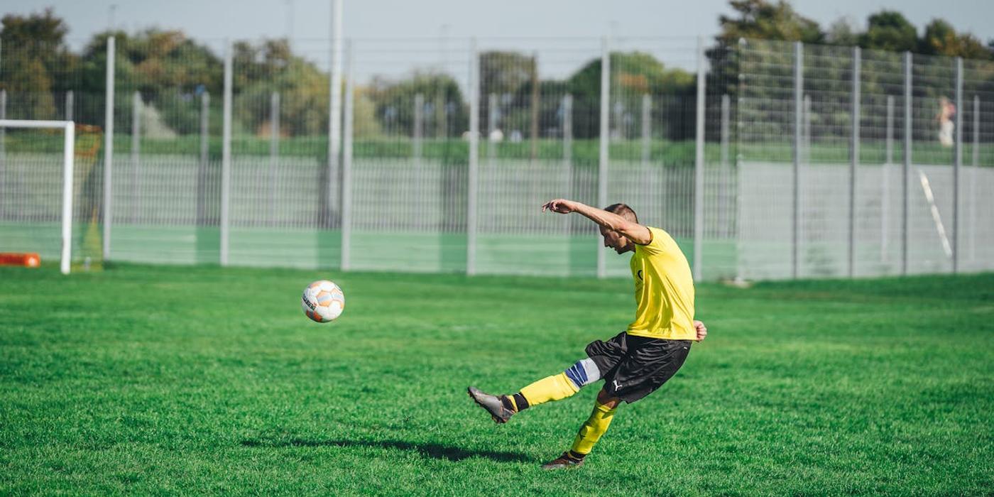 100 de echipe, magie neagră sau echipe relocate peste noapte: cele mai nebune campionate din lume