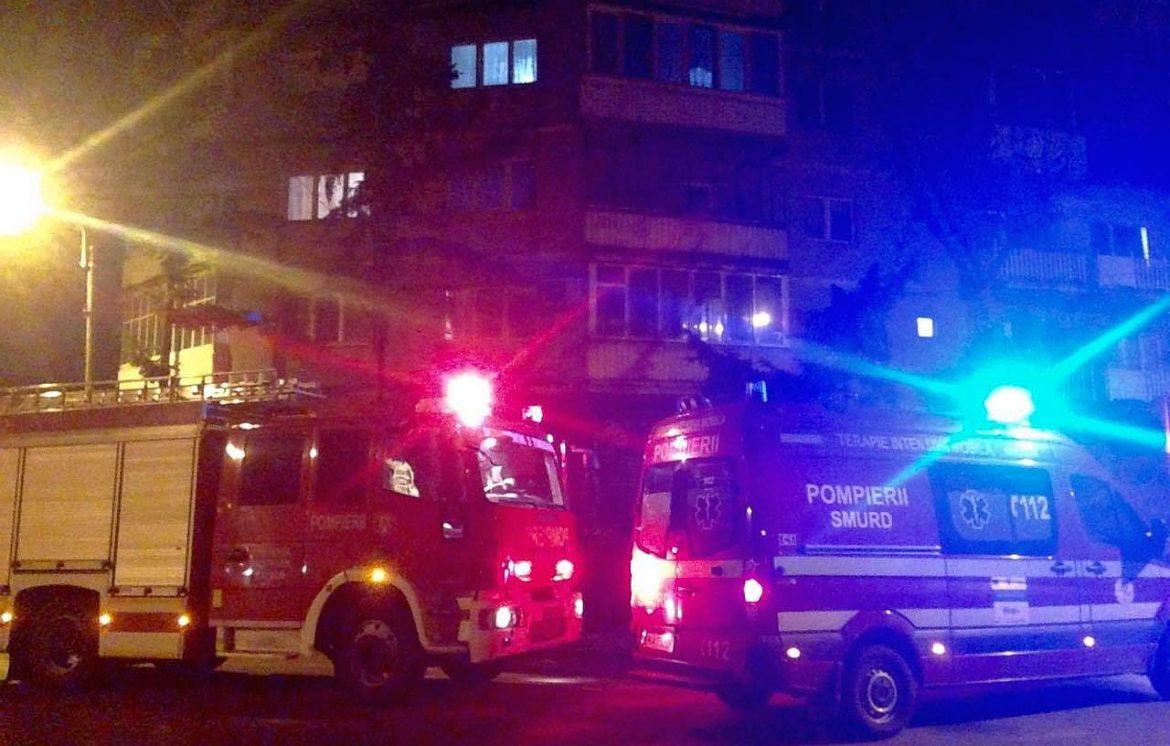 O locuință de pe strada Cicoarei din municipiul Câmpia Turzii a fost cuprinsă de flăcări în noaptea de marți spre miercuri