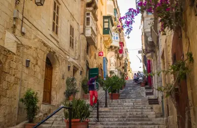 Viziteaza Malta, tara cladirilor de culoarea mierii si a caselor fara acoperisuri