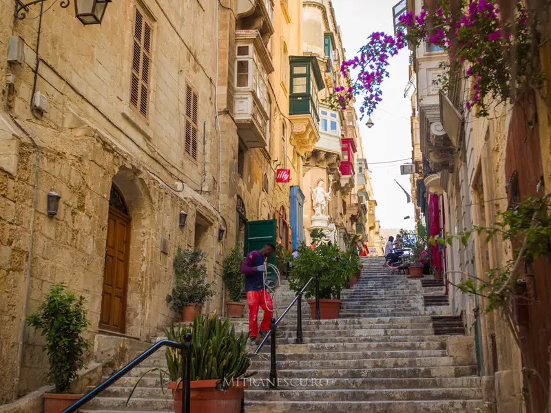 Viziteaza Malta, tara cladirilor de culoarea mierii si a caselor fara acoperisuri