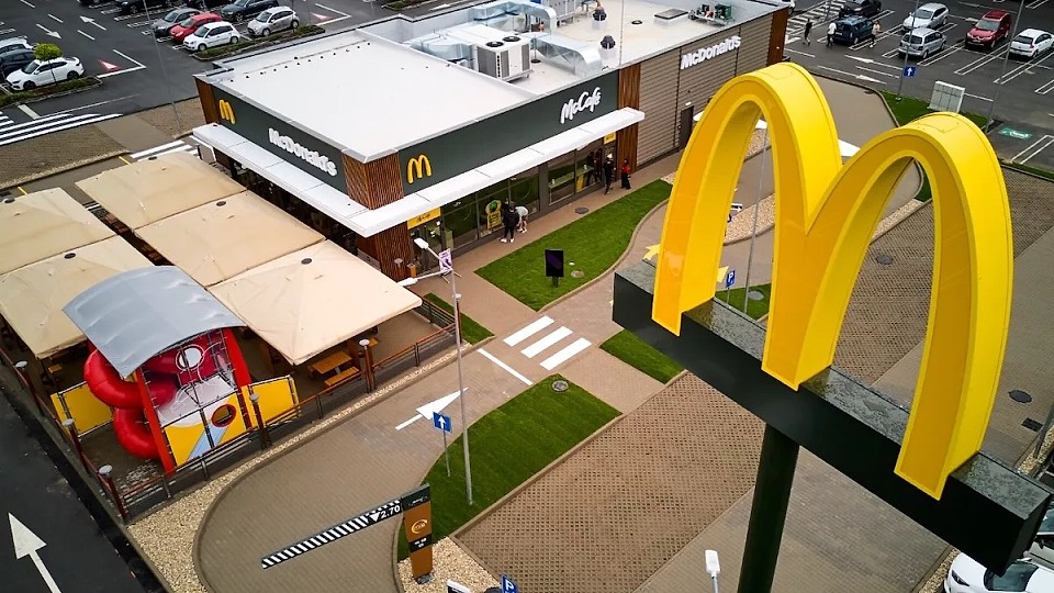 400.000 de români au mers zilnic la McDonald’s în 2025